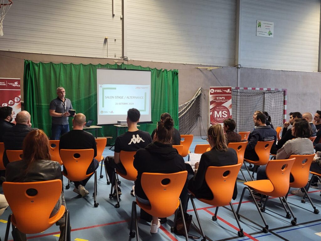 Lundi 21 octobre, nos étudiants de L3 et Master en Management du Sport ont organisé leur propre Salon de Recrutement ! Cet événement leur a offert l’opportunité de rencontrer plus de 30 entreprises et associations des secteurs du sport et de la santé, au cours d’un après-midi et une soirée de découvertes.