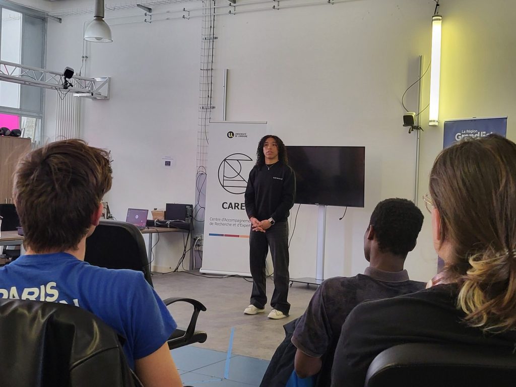 La lutteuse professionnelle Kendra Dacher échange avec les étudiants de l’UFR STAPS de Nancy chez CARE